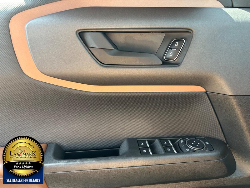 Ford Bronco Sport Vehicle Full-screen Gallery Image 8