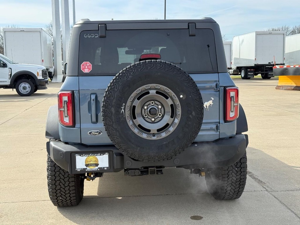 Ford Bronco Vehicle Full-screen Gallery Image 6