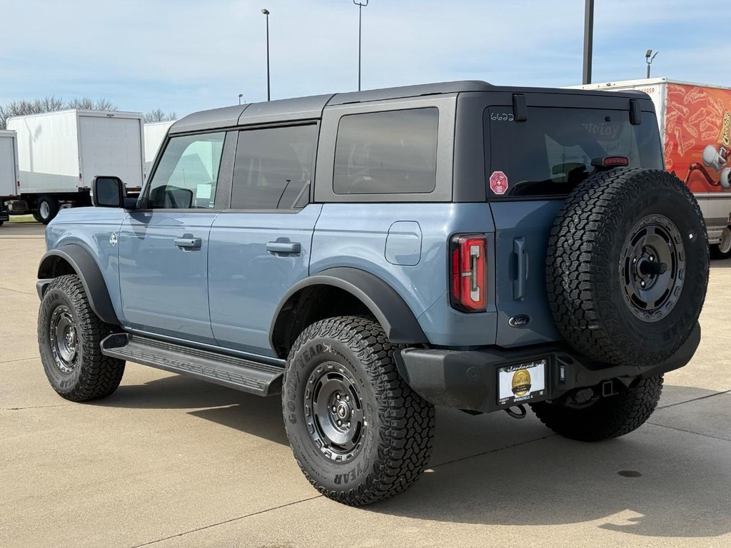 Ford Bronco Vehicle Full-screen Gallery Image 7