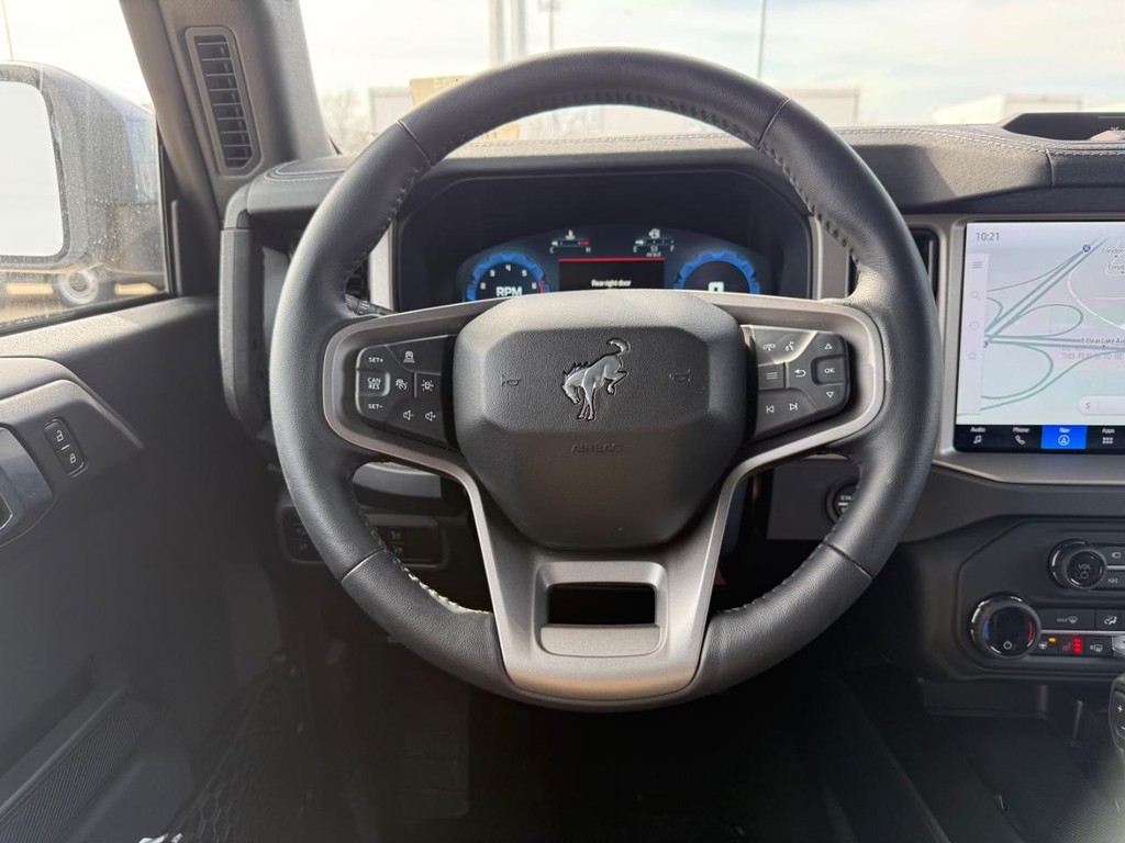 Ford Bronco Vehicle Full-screen Gallery Image 18