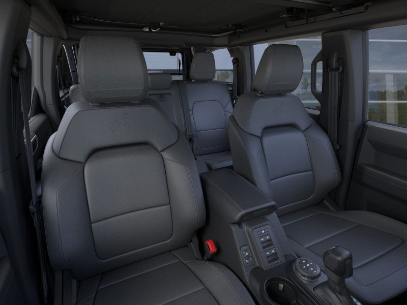 Ford Bronco Vehicle Full-screen Gallery Image 10