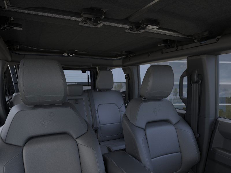 Ford Bronco Vehicle Full-screen Gallery Image 12