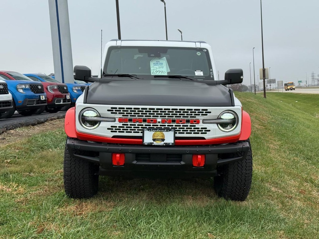 Ford Bronco Vehicle Full-screen Gallery Image 3