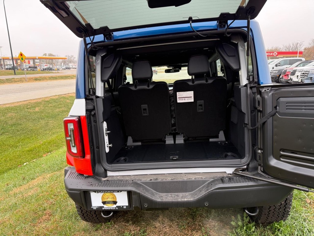 Ford Bronco Vehicle Full-screen Gallery Image 15