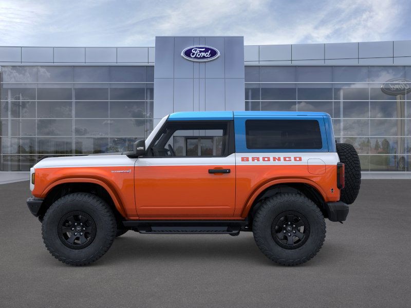 Ford Bronco Vehicle Full-screen Gallery Image 3