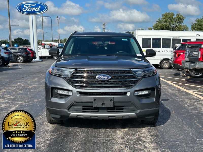 Ford Explorer Vehicle Full-screen Gallery Image 4