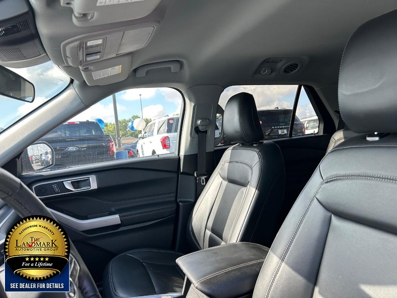 Ford Explorer Vehicle Full-screen Gallery Image 9