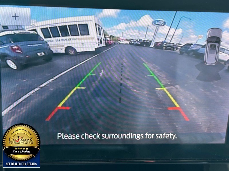 Ford Explorer Vehicle Full-screen Gallery Image 13