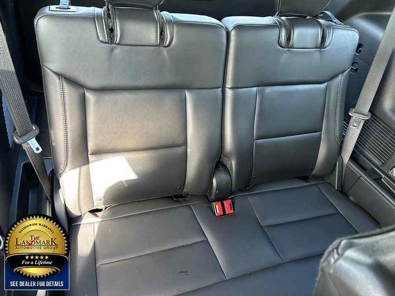 Ford Explorer Vehicle Full-screen Gallery Image 16