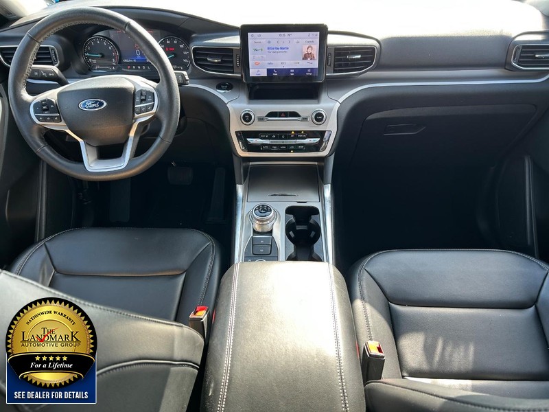 Ford Explorer Vehicle Full-screen Gallery Image 17