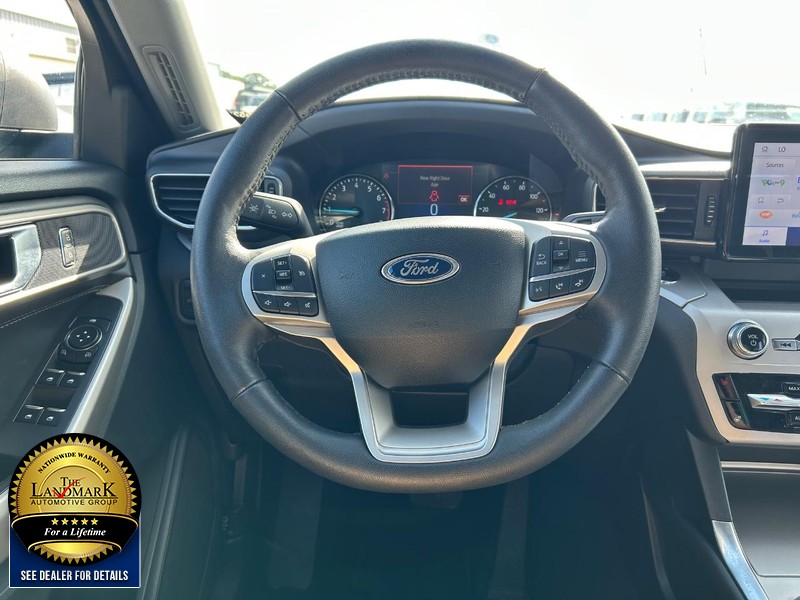 Ford Explorer Vehicle Full-screen Gallery Image 18