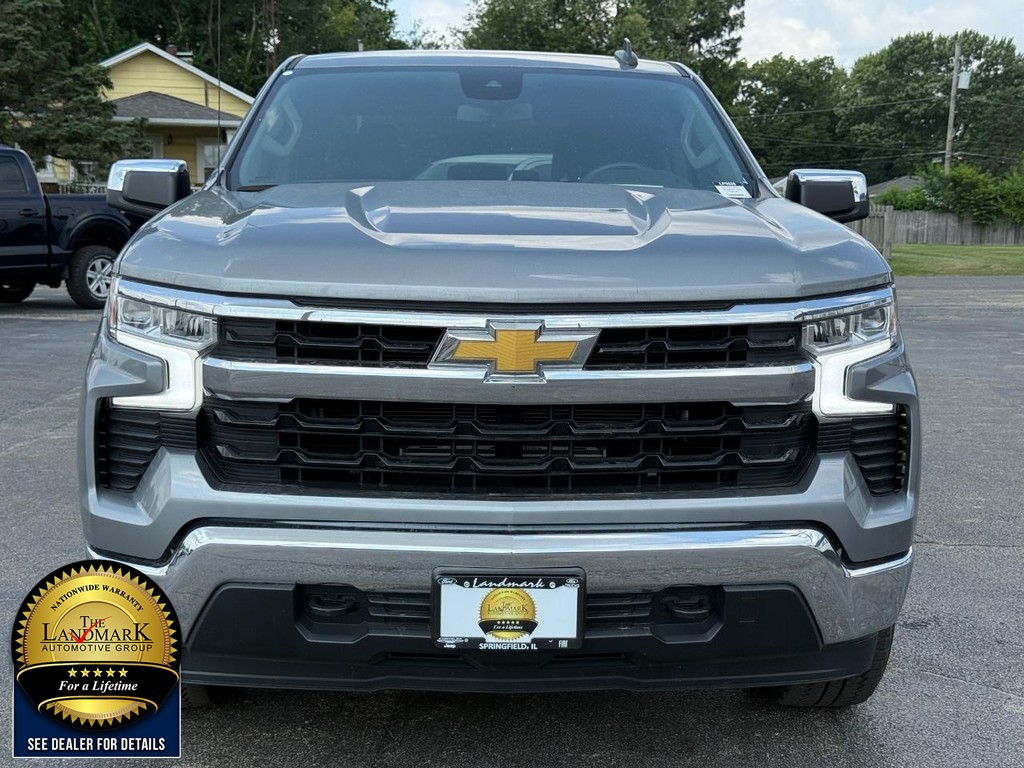 Chevrolet Silverado 1500 Vehicle Full-screen Gallery Image 2