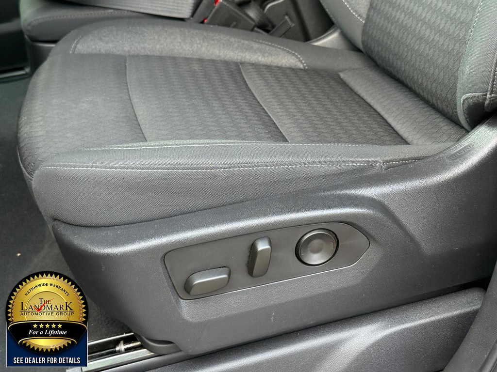 Chevrolet Silverado 1500 Vehicle Full-screen Gallery Image 9