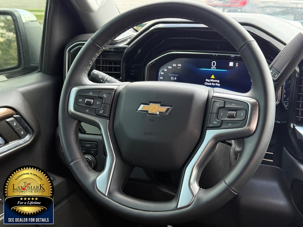 Chevrolet Silverado 1500 Vehicle Full-screen Gallery Image 16