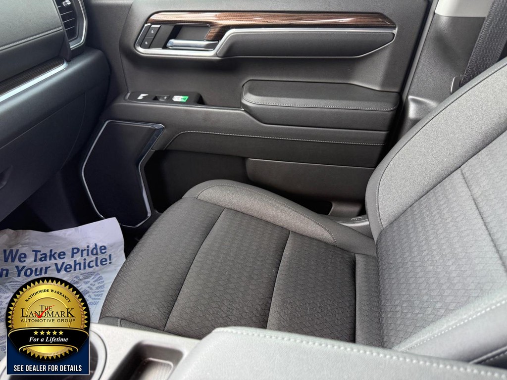 Chevrolet Silverado 1500 Vehicle Full-screen Gallery Image 18