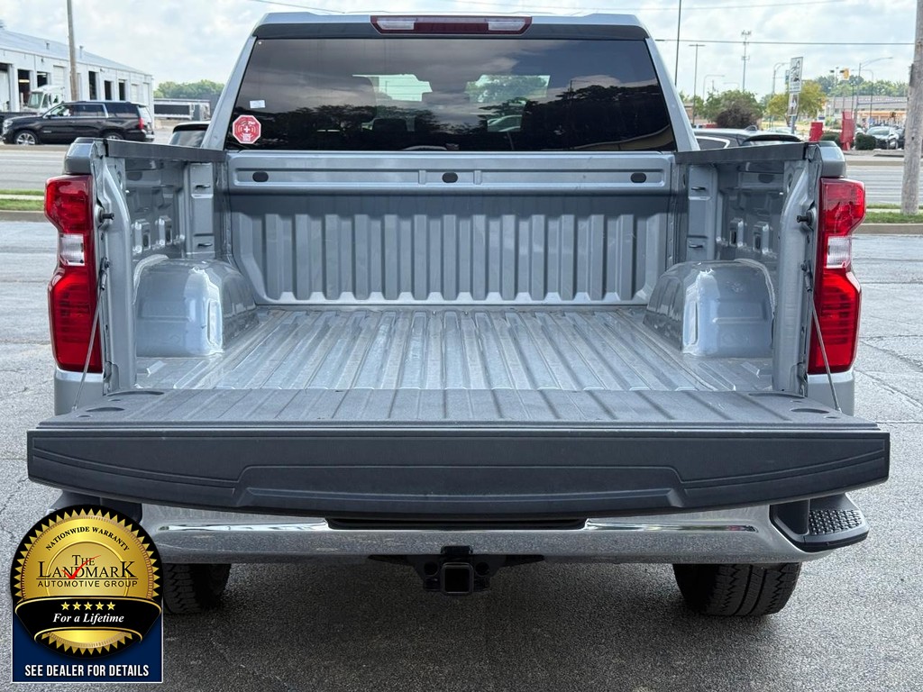 Chevrolet Silverado 1500 Vehicle Full-screen Gallery Image 19