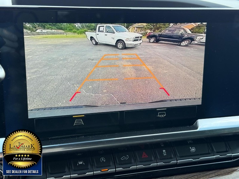 Chevrolet Silverado 1500 Vehicle Full-screen Gallery Image 16