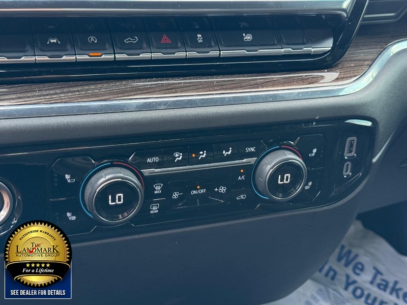 Chevrolet Silverado 1500 Vehicle Full-screen Gallery Image 18