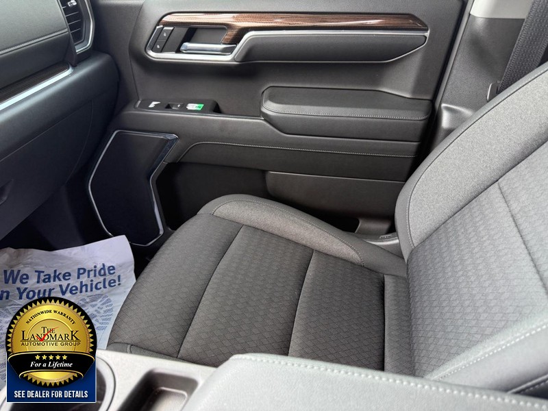 Chevrolet Silverado 1500 Vehicle Full-screen Gallery Image 19