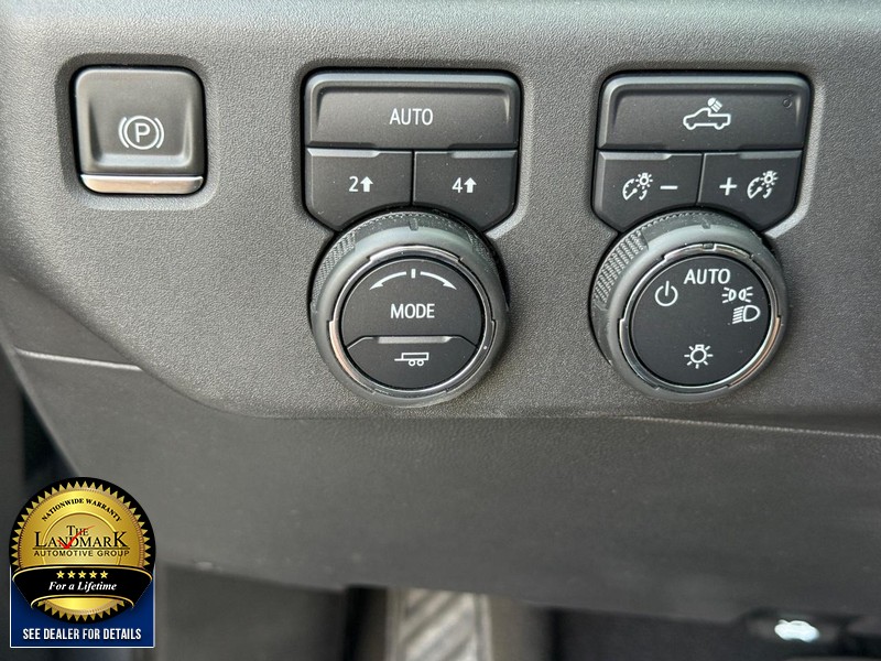 Chevrolet Silverado 1500 Vehicle Full-screen Gallery Image 21