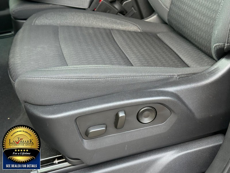 Chevrolet Silverado 1500 Vehicle Full-screen Gallery Image 23