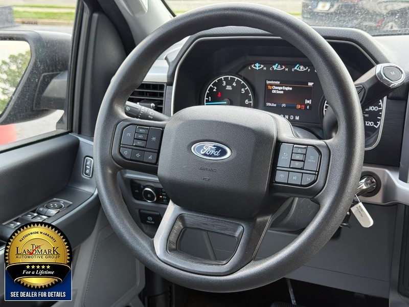 Ford F-150 Vehicle Full-screen Gallery Image 12