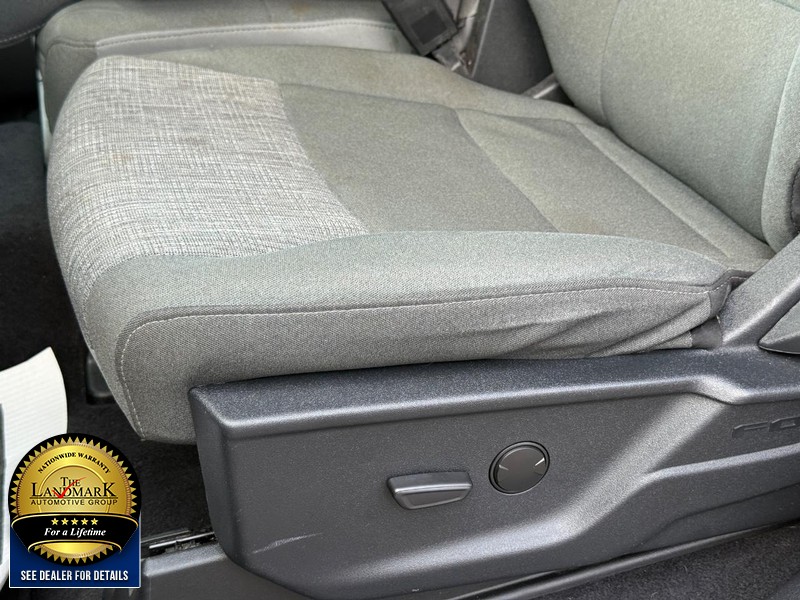 Ford F-150 Vehicle Full-screen Gallery Image 24