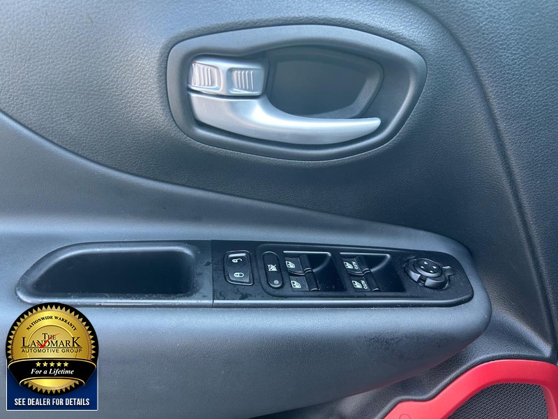 Jeep Renegade Vehicle Full-screen Gallery Image 8