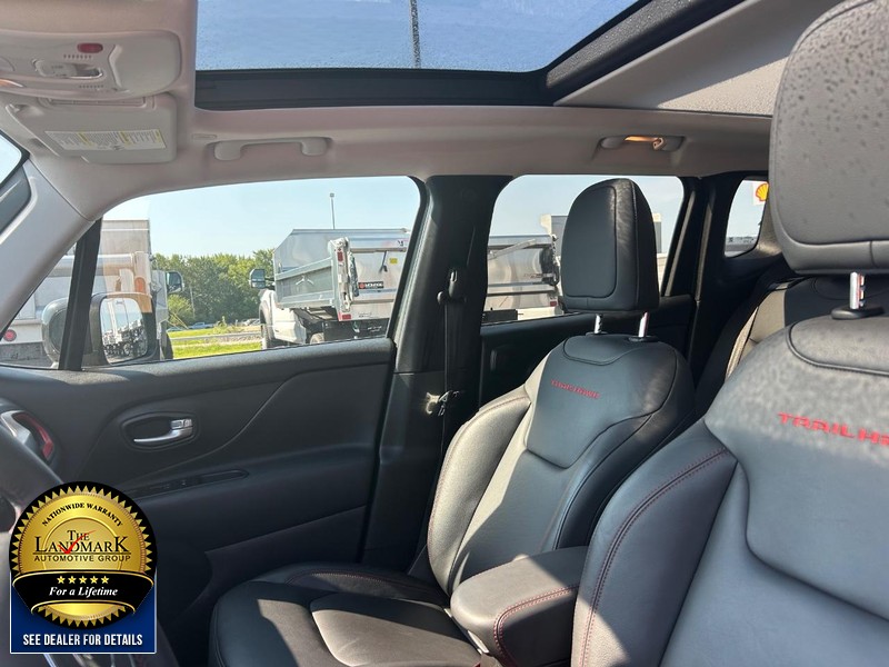 Jeep Renegade Vehicle Full-screen Gallery Image 9