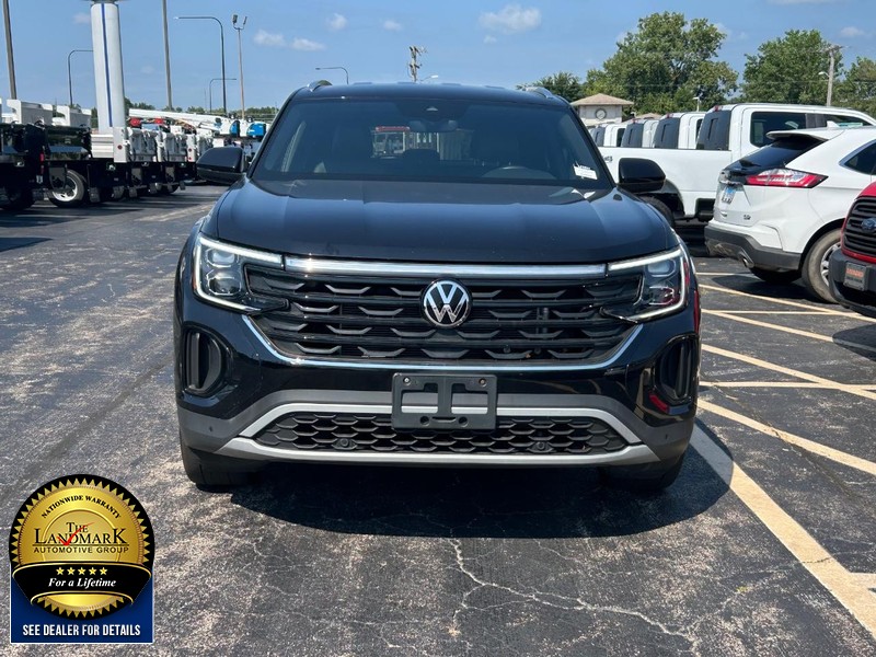 Volkswagen Atlas Cross Sport Vehicle Full-screen Gallery Image 4