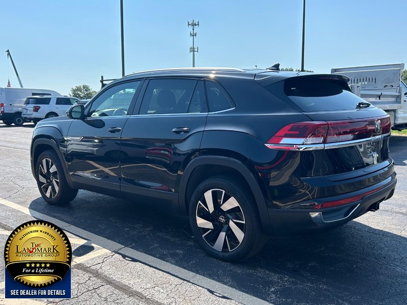 Volkswagen Atlas Cross Sport Vehicle Full-screen Gallery Image 6