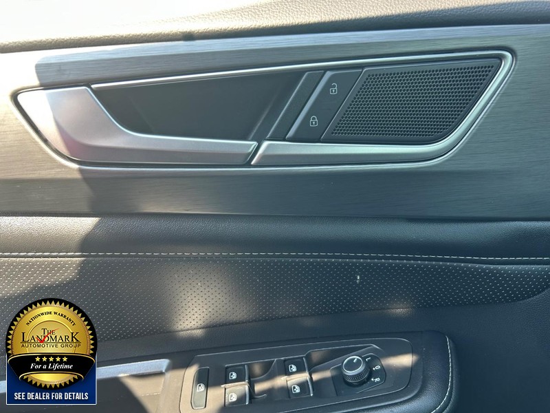 Volkswagen Atlas Cross Sport Vehicle Full-screen Gallery Image 8