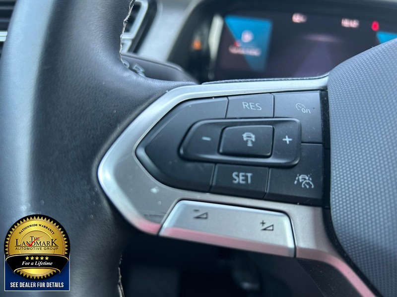 Volkswagen Atlas Cross Sport Vehicle Full-screen Gallery Image 10