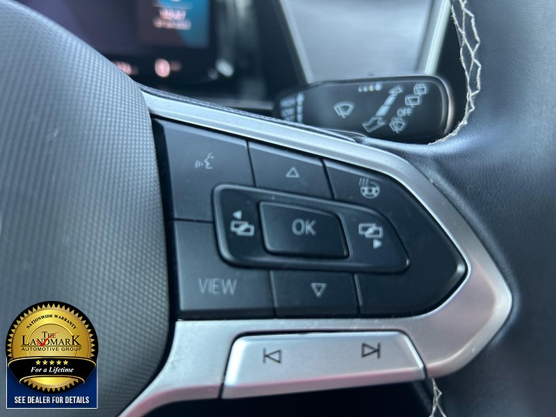 Volkswagen Atlas Cross Sport Vehicle Full-screen Gallery Image 11