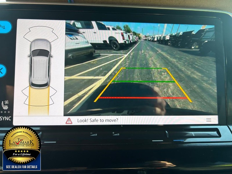 Volkswagen Atlas Cross Sport Vehicle Full-screen Gallery Image 13