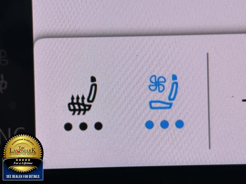 Volkswagen Atlas Cross Sport Vehicle Full-screen Gallery Image 14