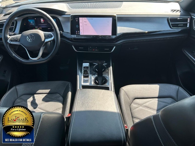 Volkswagen Atlas Cross Sport Vehicle Full-screen Gallery Image 16