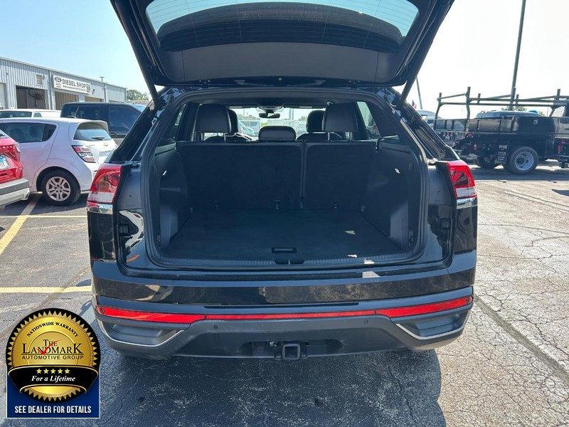 Volkswagen Atlas Cross Sport Vehicle Full-screen Gallery Image 19