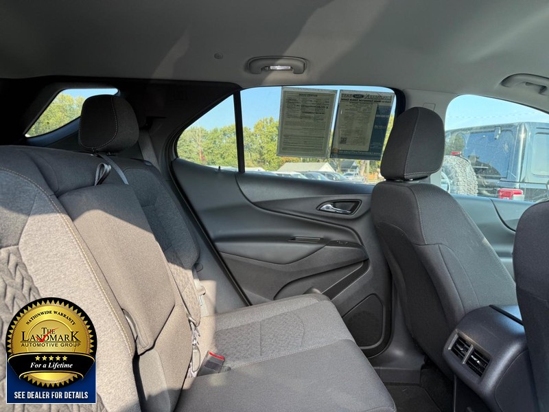 Chevrolet Equinox Vehicle Full-screen Gallery Image 15
