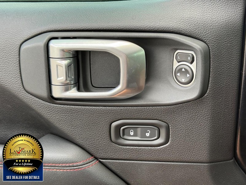 Jeep Wrangler Vehicle Full-screen Gallery Image 25