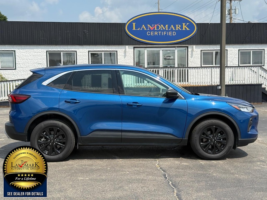 Ford Escape Vehicle Full-screen Gallery Image 04