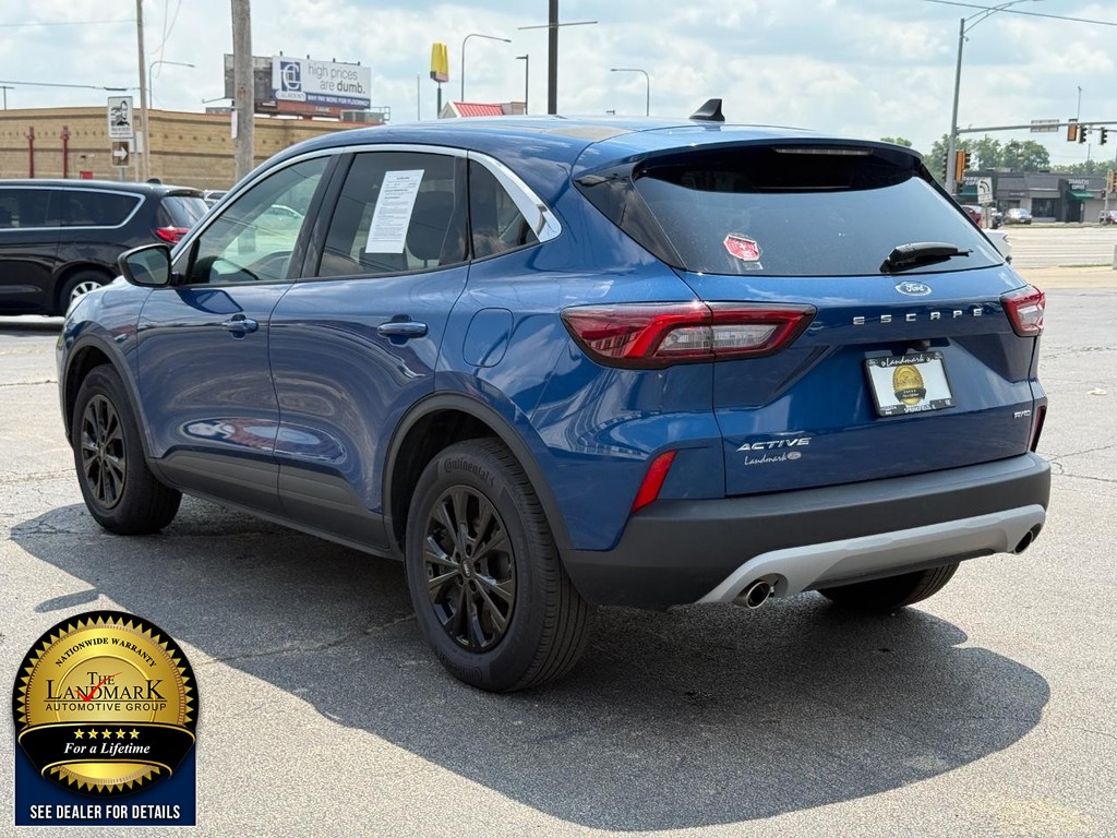 Ford Escape Vehicle Full-screen Gallery Image 07