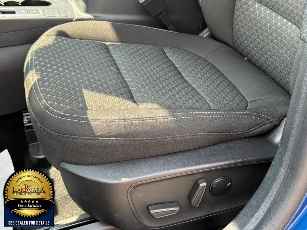 Ford Escape Vehicle Full-screen Gallery Image 09