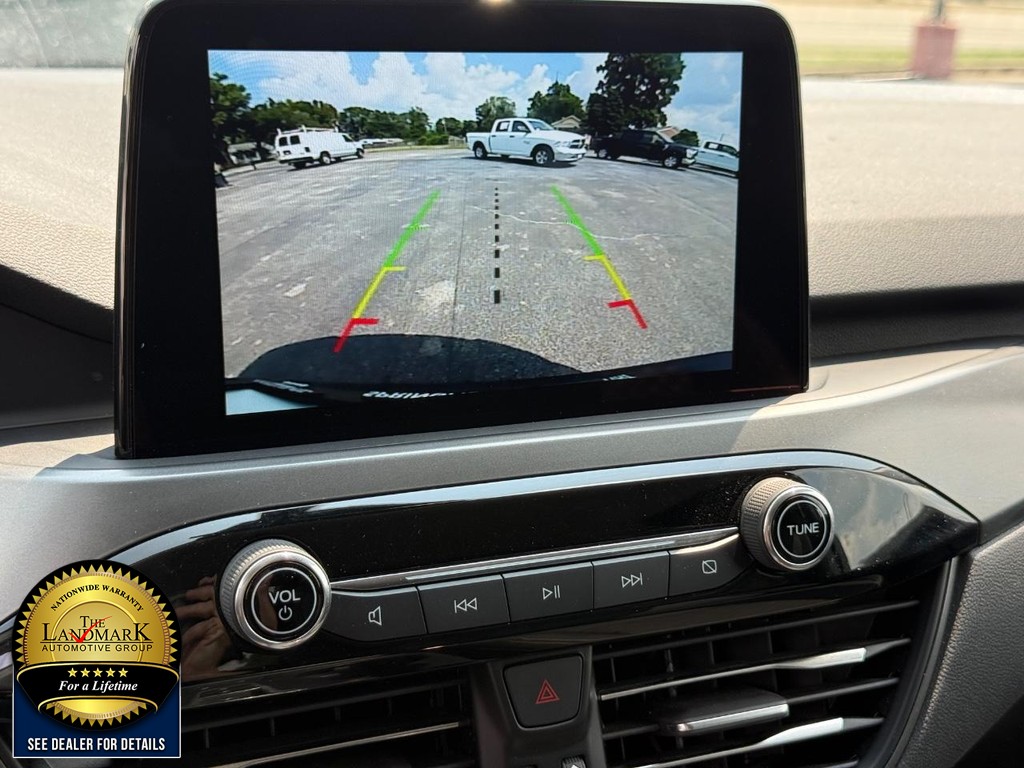 Ford Escape Vehicle Full-screen Gallery Image 13