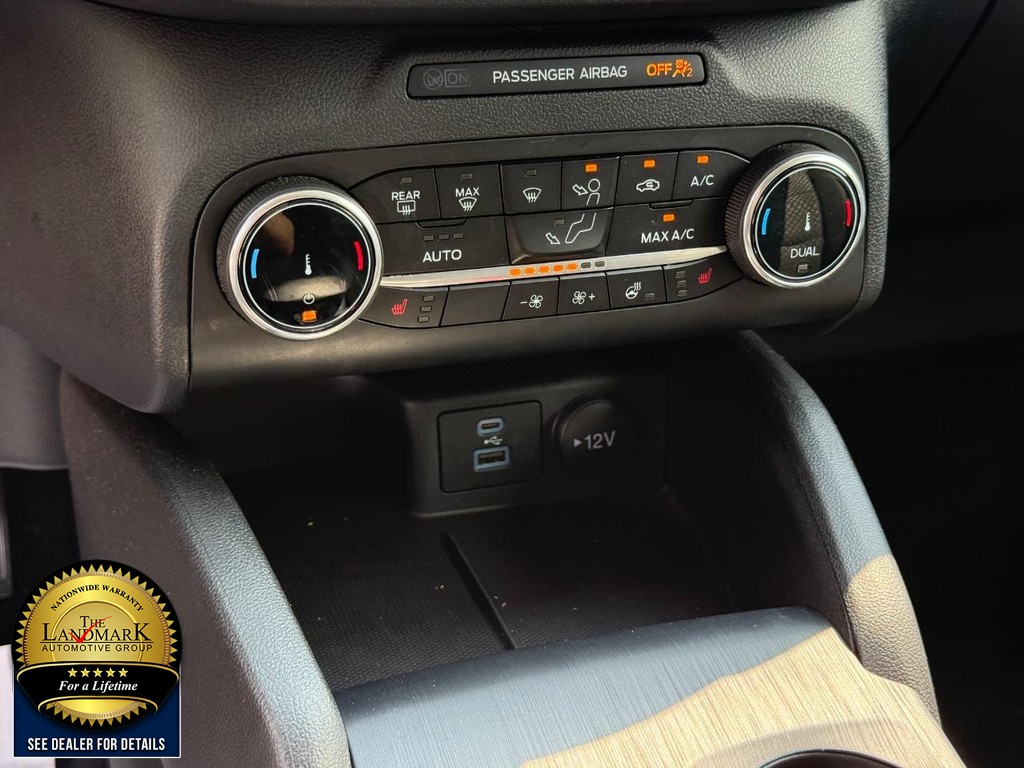 Ford Escape Vehicle Full-screen Gallery Image 18