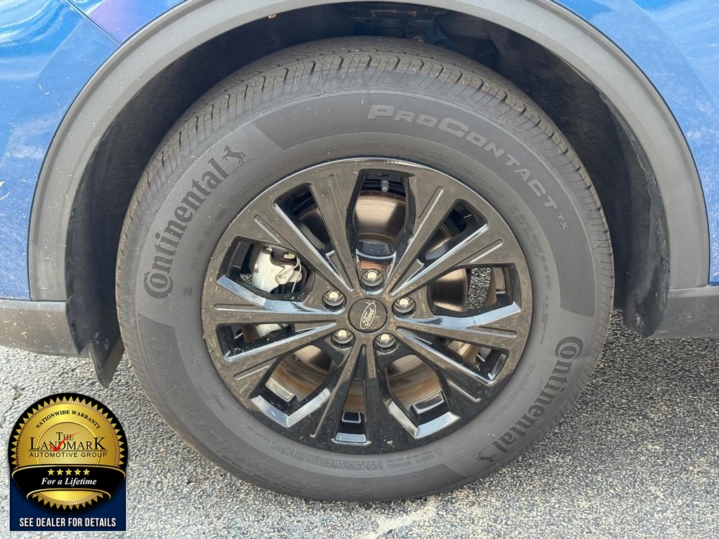 Ford Escape Vehicle Full-screen Gallery Image 21