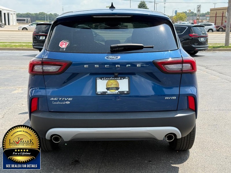 Ford Escape Vehicle Full-screen Gallery Image 4