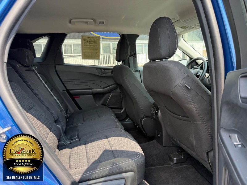 Ford Escape Vehicle Full-screen Gallery Image 10