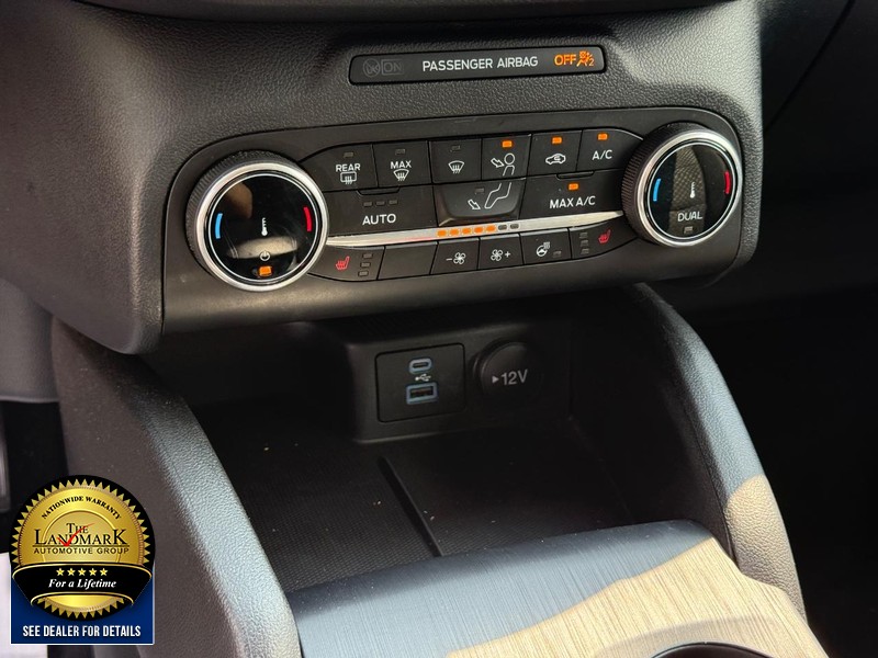 Ford Escape Vehicle Full-screen Gallery Image 18