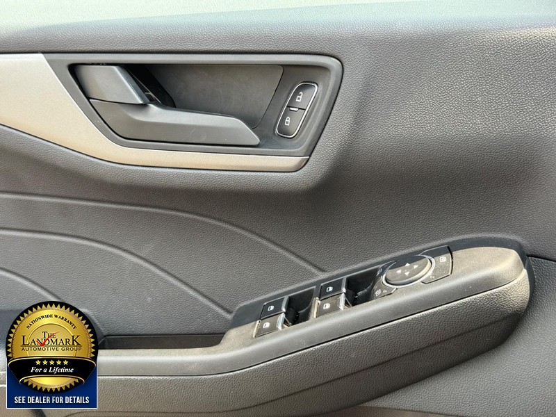 Ford Escape Vehicle Full-screen Gallery Image 23